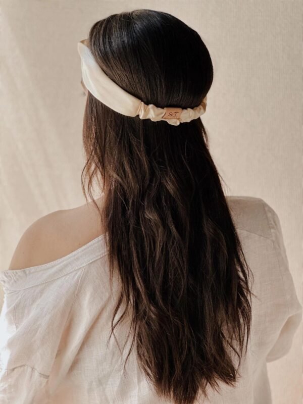 WhatsApp Image 2025-12-16 at 18.31.54 (1) Vincha de Satén para Skincare