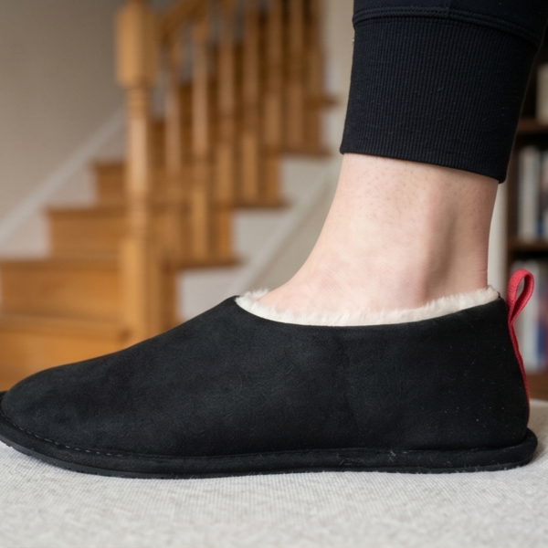 HN- Hornito negro con marron 02 Hornito Cozy Feet